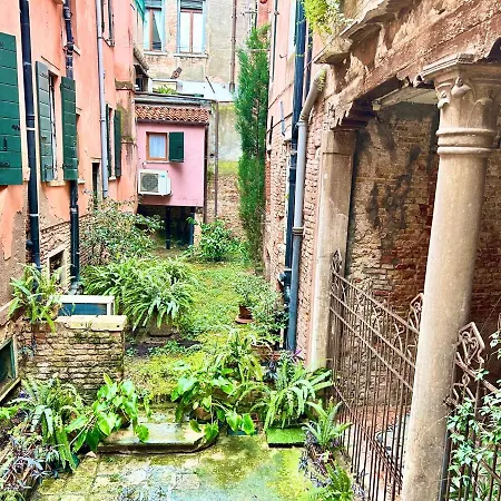 Apartment Flat Romantic Domus Remedio *