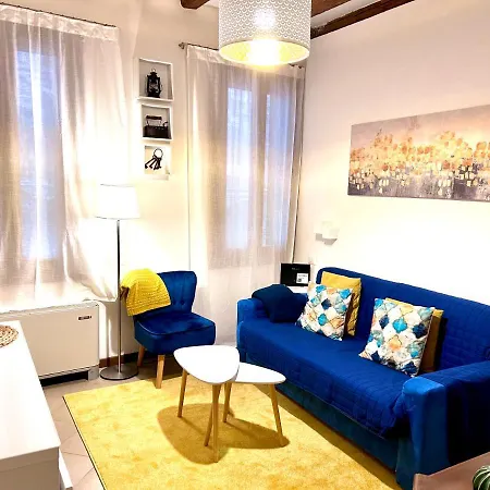 Flat Romantic Domus Remedio Apartment *